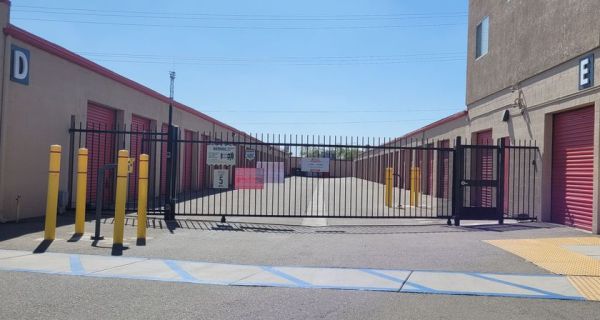 SecurCare - 0324 - Bakersfield CA - 3301 Truxtun Avenue
