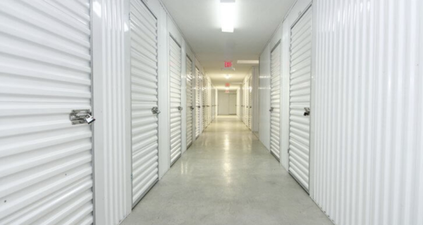 iStorage - 8216 - Wichita KS - 1701 North Rock Road