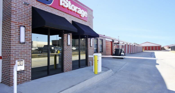 iStorage - 8216 - Wichita KS - 1701 North Rock Road