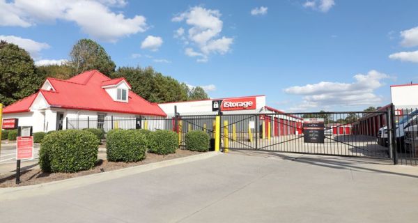 iStorage - 8351 - Warner Robins GA - 230 Carl Vinson Parkway