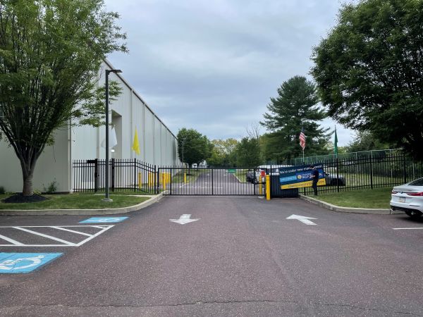 Compass Self Storage - Compass Self Storage - Ridge Pike (335) - 60 West Ridge Pike