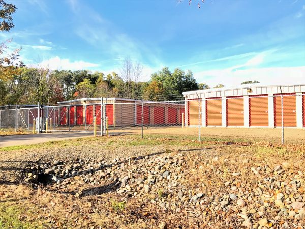 AMS Self Storage - 924 Austin Ave
