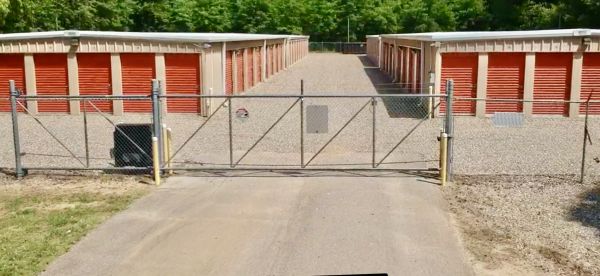 AMS Self Storage - 924 Austin Ave