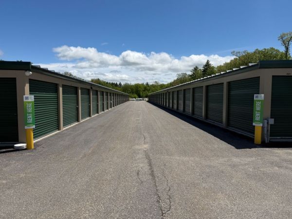 Extra Space Storage - 2280 - Henniker - Old Concord Rd - 872 Old Concord Road
