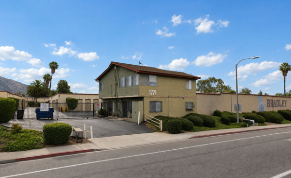 Bradley Self Storage - 1771 Graves Avenue