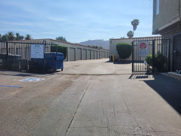 Bradley Self Storage - 1771 Graves Avenue