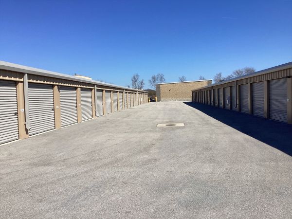 Devon Self Storage Joliet, Illinois - 2100 Essington Road