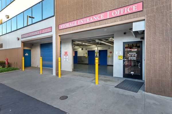 US Storage Centers - Cerritos - Piuma - 16015 Piuma Ave