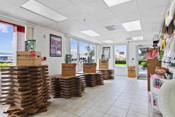 US Storage Centers - Hialeah - 3975 W 16th Ave - 3975 W 16th Ave