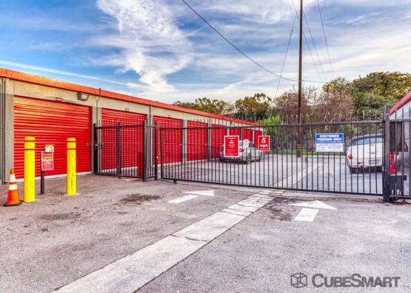 CubeSmart Self Storage - Long Beach - 198 W Artesia Blvd