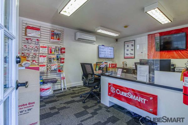 CubeSmart Self Storage - Raleigh - 950 Trinity Rd - 950 Trinity Rd