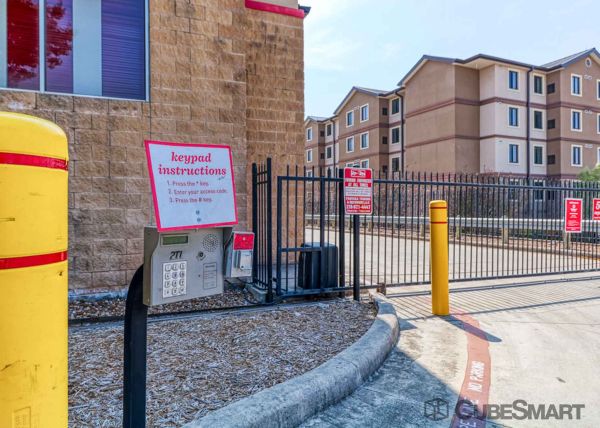 CubeSmart Self Storage - San Antonio - 838 N Loop 1604 E - 838 N Loop 1604 E