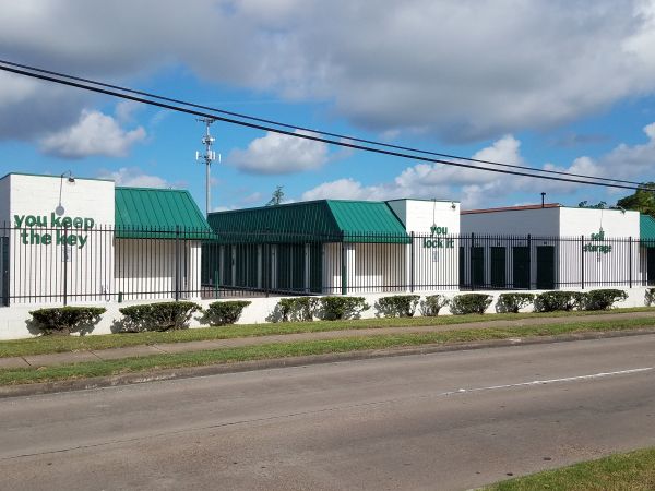 Space Saver 9 Self Storage - 9818 S Gessner Rd