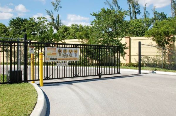Sunshine Self Storage - Boca - 20555 Boca Rio Rd