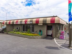 Photo of El Monte Stor It Now