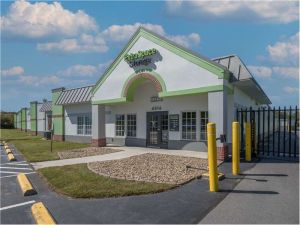 Extra Space Storage - 8194 - Greensboro - W Gate City Blvd