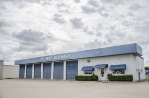 Photo of HGS Self Storage - Hewitt - 605 N Hewitt Dr