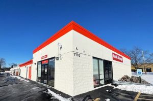 Public Storage - Lombard - 1110 E Roosevelt Road - 1110 E Roosevelt Road