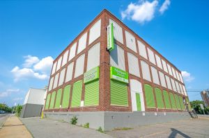 Extra Space Storage - 2007 - Waltham - River St