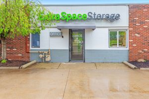 Extra Space Storage - 3094 - Eastlake - Erie Road