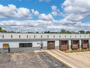 Extra Space Storage - 3501 - Milwaukee - Green Bay Ave