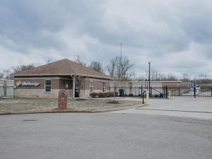 Extra Space Storage - 4208 - White House - Sage Rd