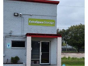 Extra Space Storage - 6411 - Houston - Alabonson Rd