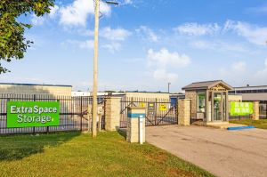 Extra Space Storage - 2129 - Franklin - Holiday Lane