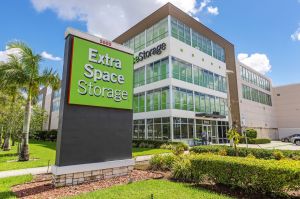 Extra Space Storage - 7853 - Davie - University Dr - 5600 South University Drive