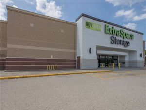 Extra Space Storage - 7242 - Springfield - 1st St