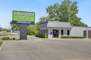 Extra Space Storage - 6699 - Grayslake - Barron Blvd