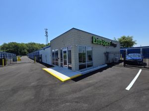 Extra Space Storage - 2214 - Seymour - Commerce Drive - 310 South Commerce Drive