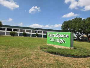 Extra Space Storage - 6761 - Addison - Belt Line Rd