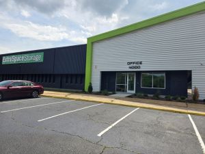 Photo of Extra Space Storage - 5254 - Huntsville - 4000 Memorial Pkwy SW